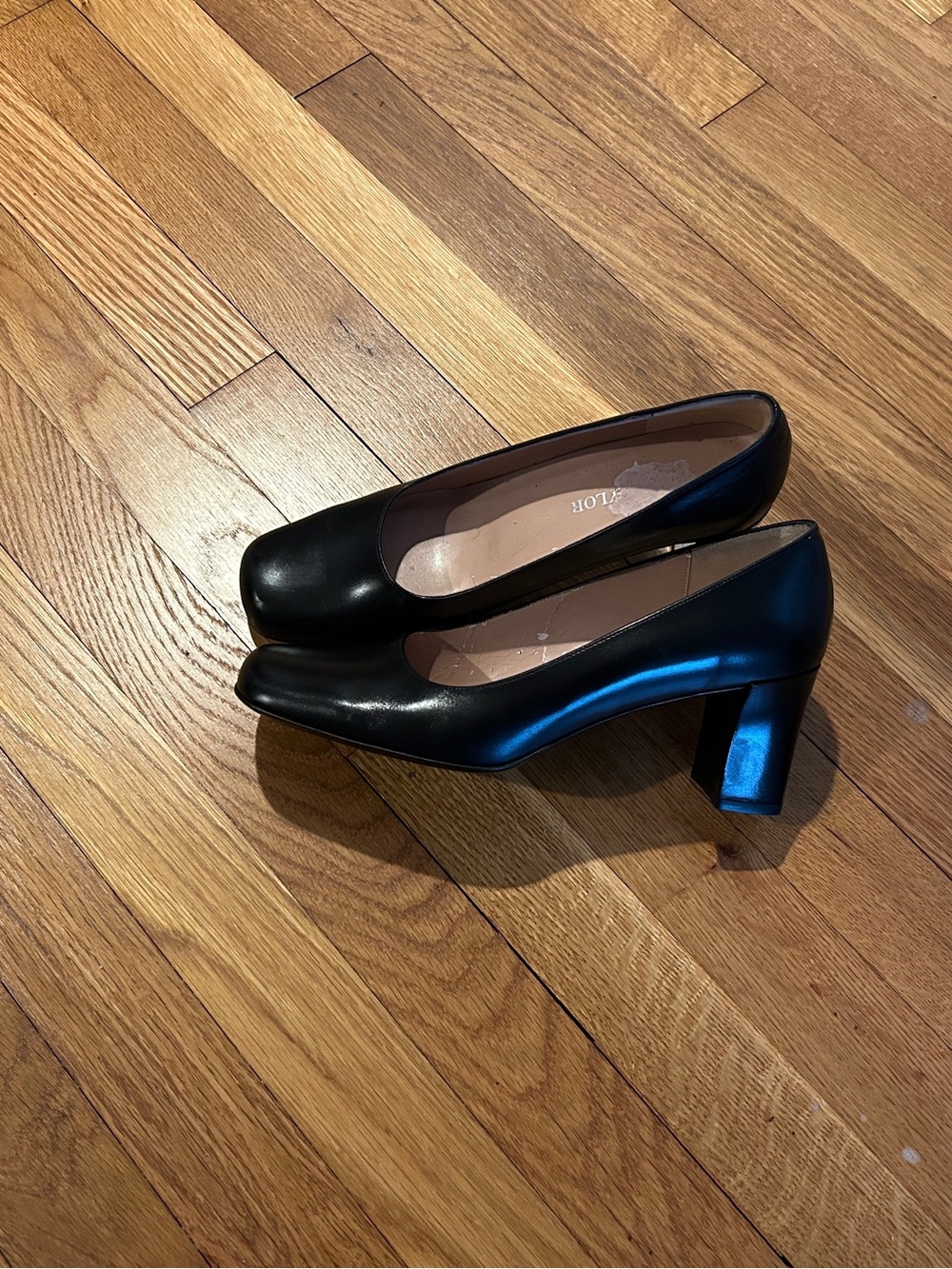 Ann Taylor leather pumps